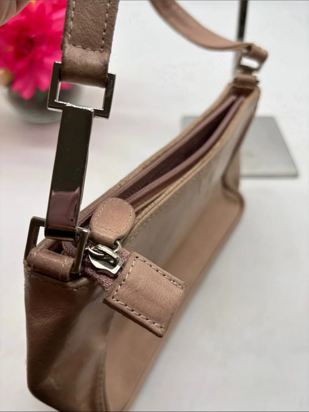 Wilson's Classic Tan Leather Shoulder Bag